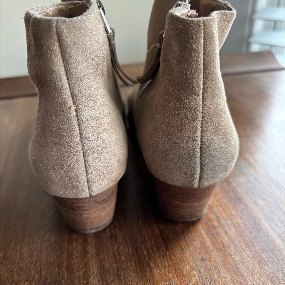 Banana Republic elegant suede